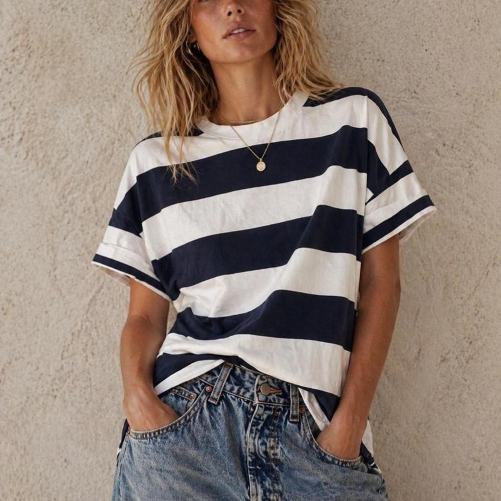 Navy and white striped tee #striped #summer